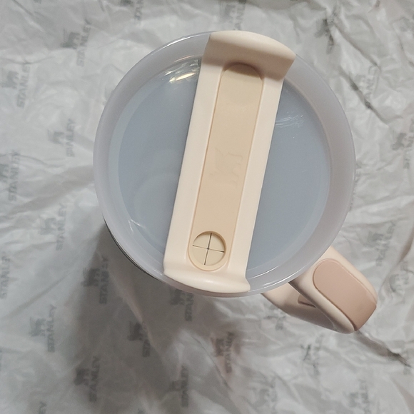 Stanley Quencher H2.0 Tumbler with Cream and Purple Design - Picture 3 of 3